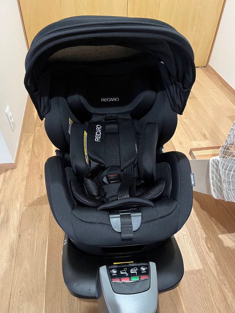 貴重　RECARO salia J ブラック チャイルドシート