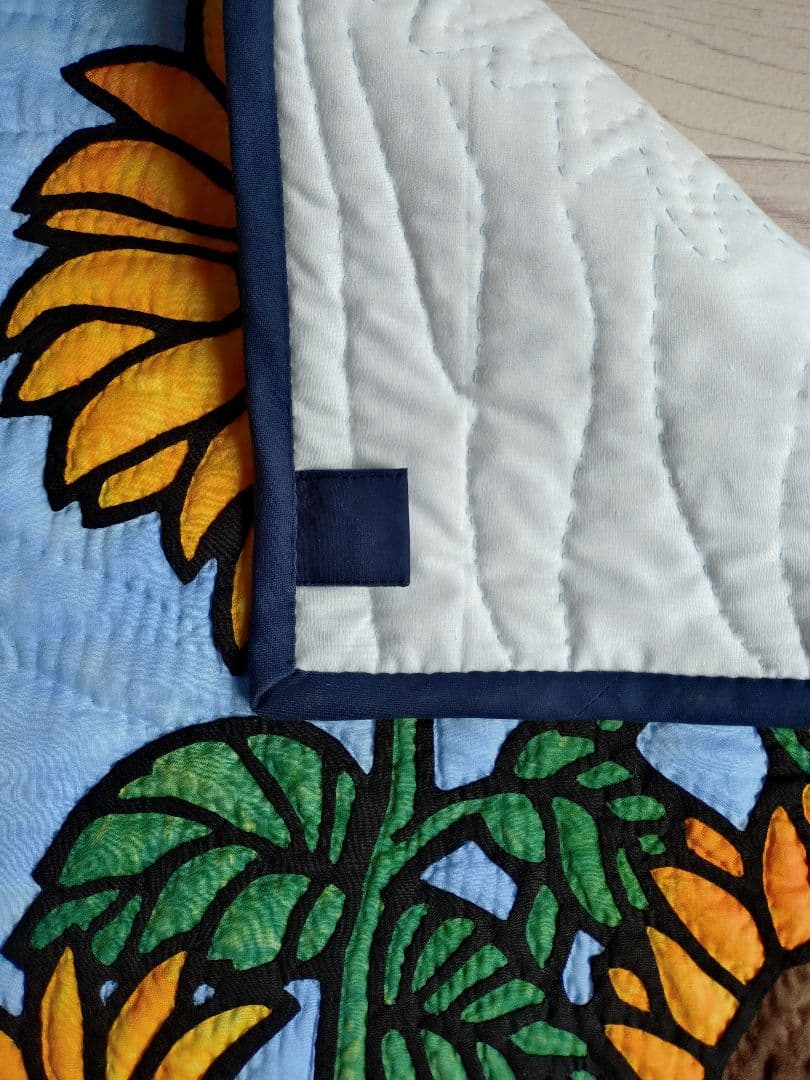 ひまわりのタペストリー・ハワイアンキルト