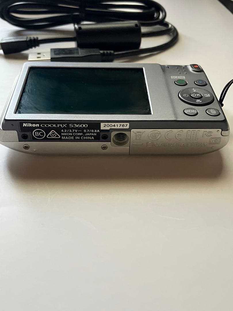 デジタルカメラ　coolpix s3600 コンパクト　デジカメ　シルバー