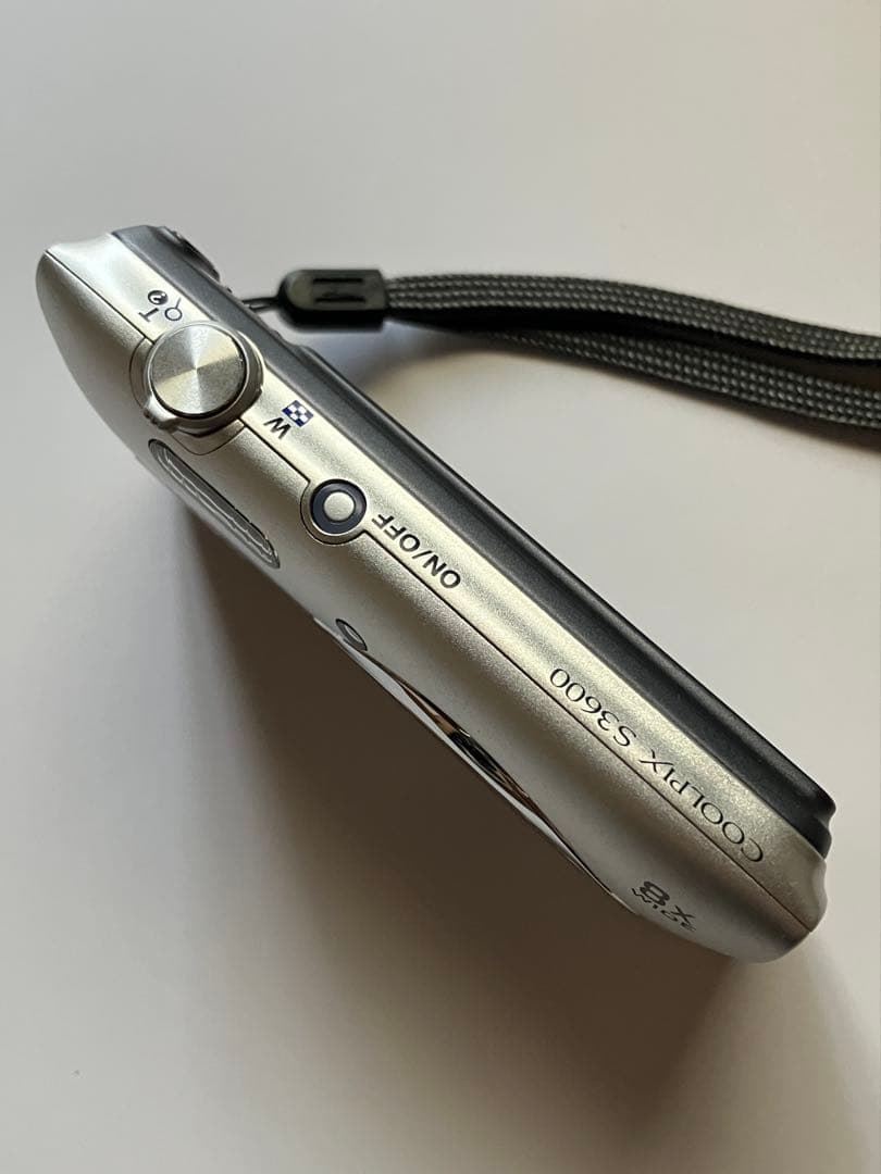 デジタルカメラ　coolpix s3600 コンパクト　デジカメ　シルバー