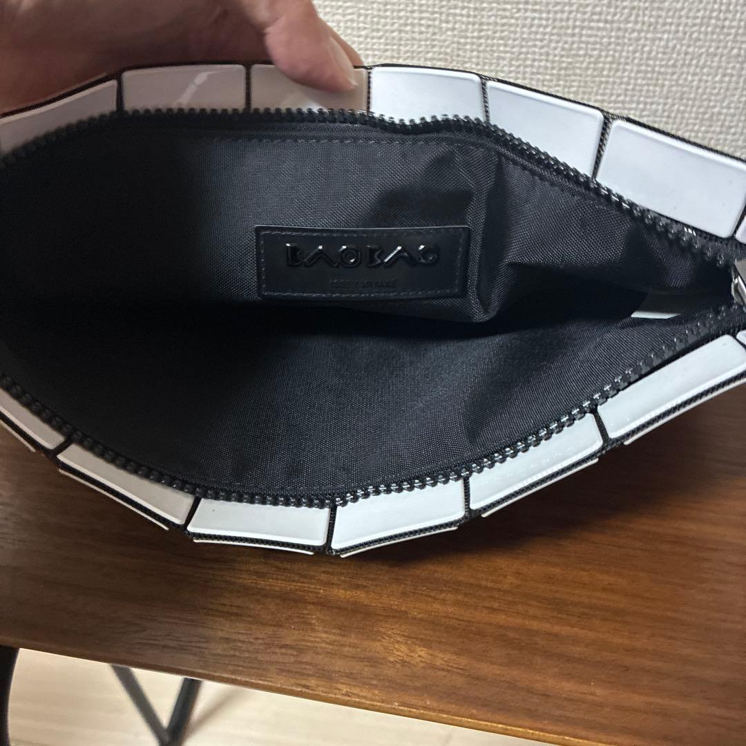 BAOBAO ISSEY MIYAKE ホワイトPrism クラッチバッグ