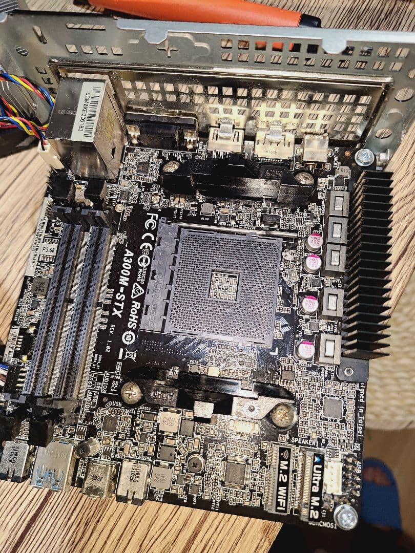 ASRock DeskMini A300 ベアボーン