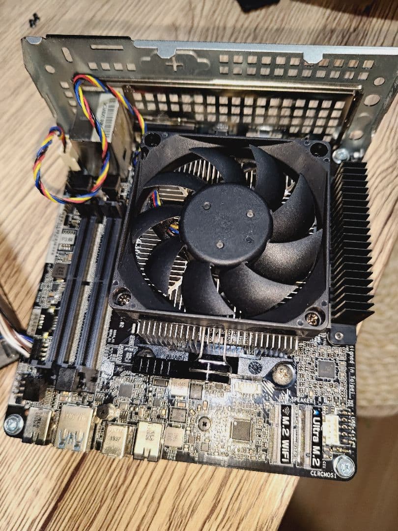 ASRock DeskMini A300 ベアボーン