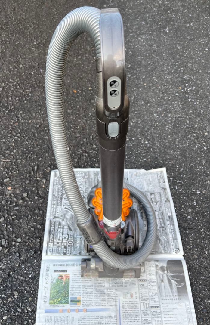 動きます。Dyson ダイソンDC26 掃除機　オレンジ