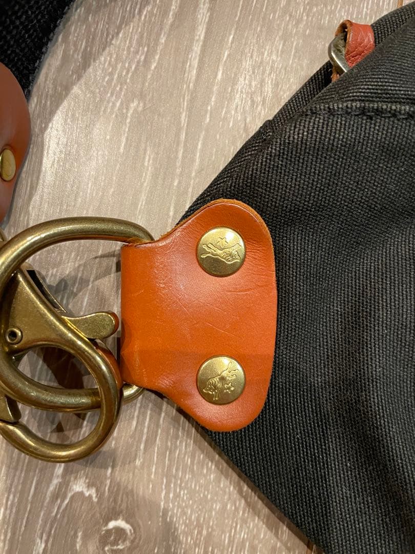 [値下げ！] イルビゾンテ　ボディーバッグ　ショルダーバッグ