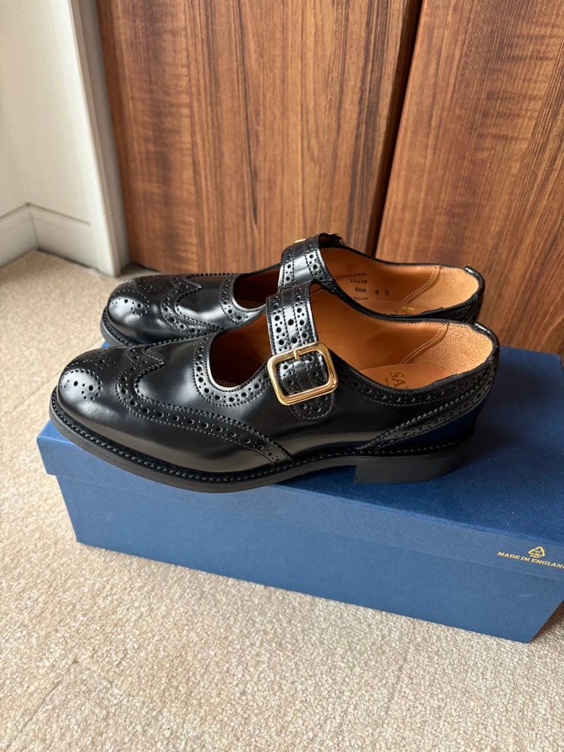 【ほぼ新品】SANDERS 2265B FEMALE PUNCHEDSANDAL