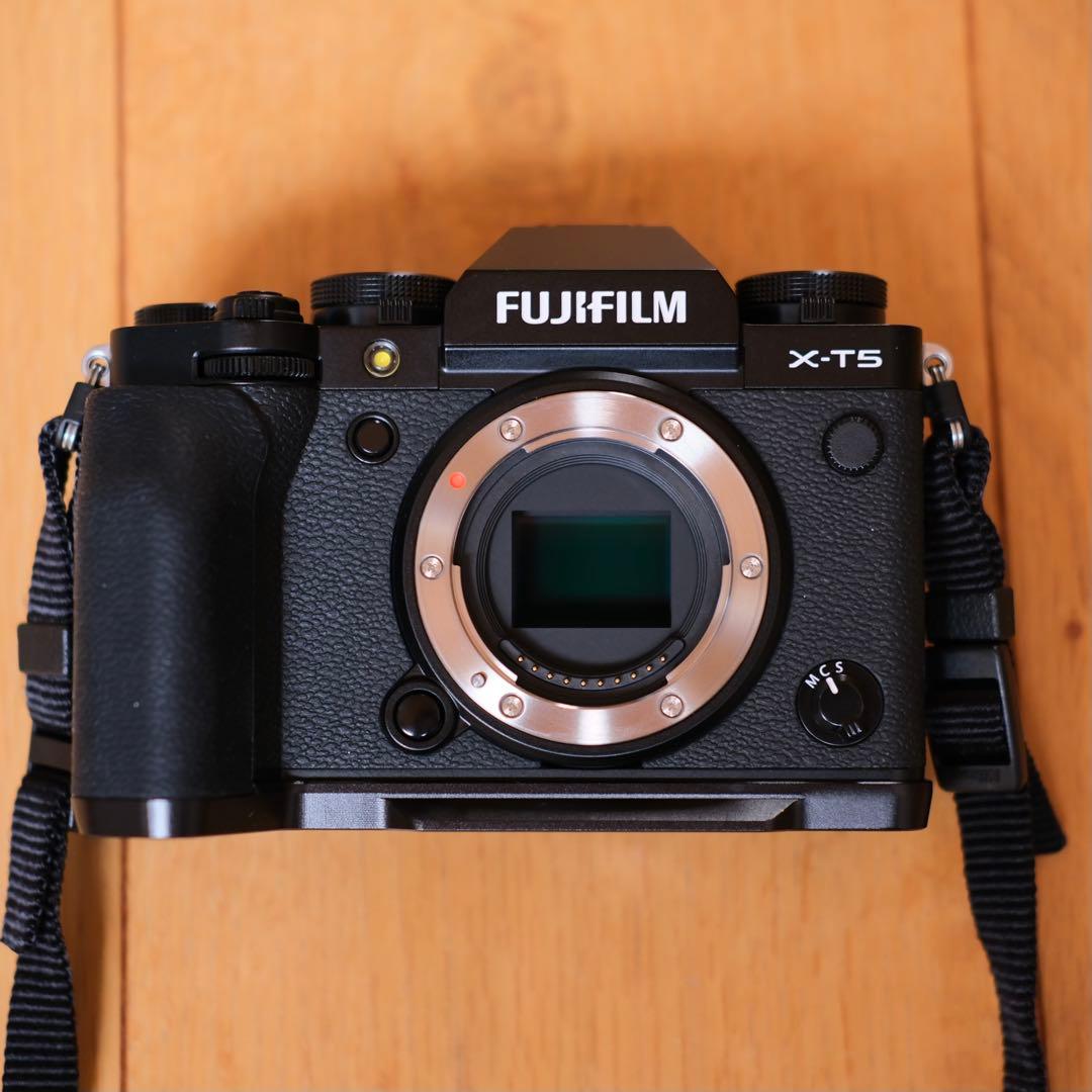 【極上】FUJIFILM X-T5 XF18-55レンズキットSmallRig付