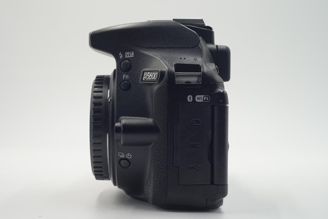 美品　NIKON D5600 AF-Pダブルズームセット