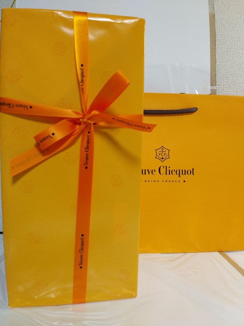 希少、新品未開封、ヴーヴクリコ　草間弥生　シャンパン