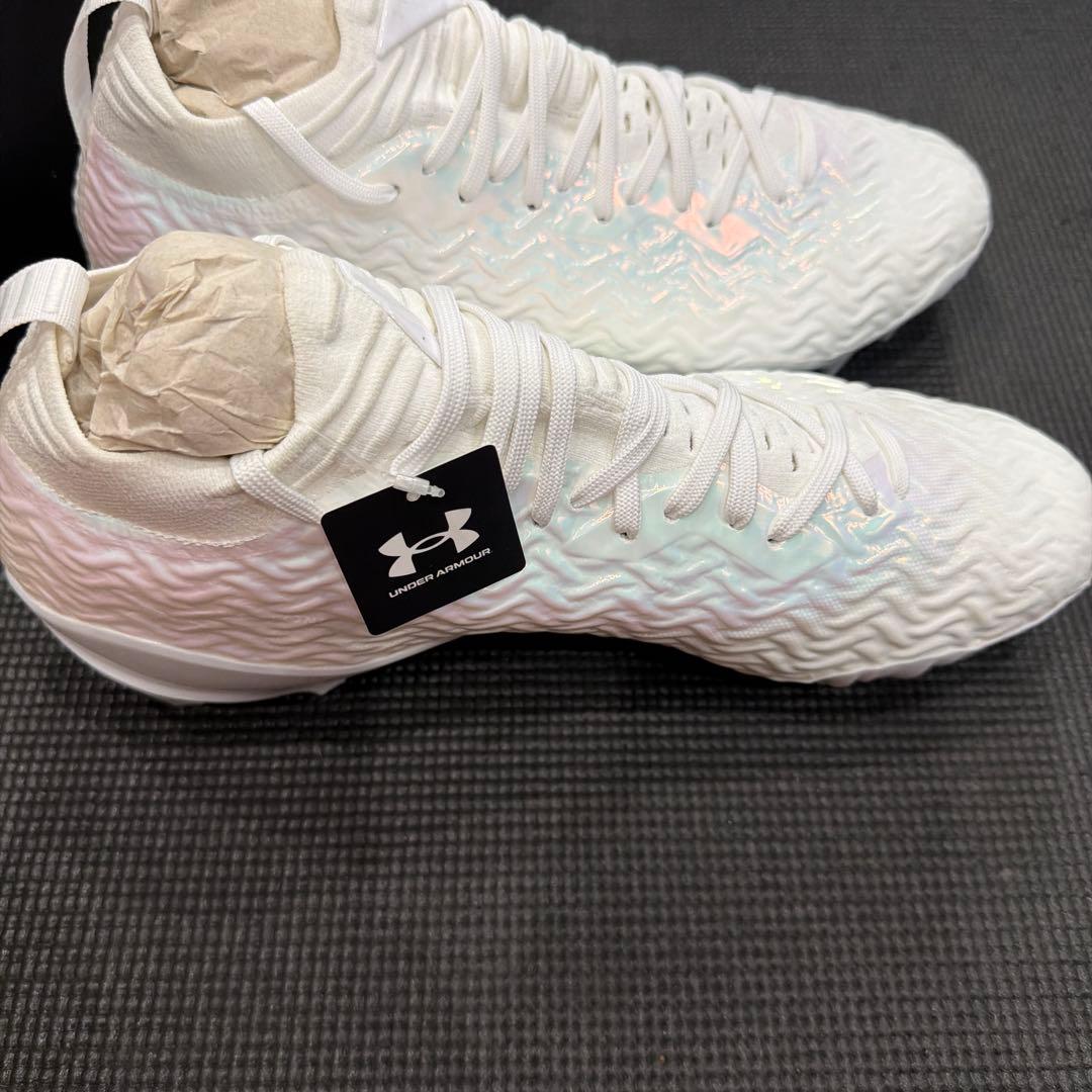 Under Armour ホワイト スパイク 新品タグ付き　28cm