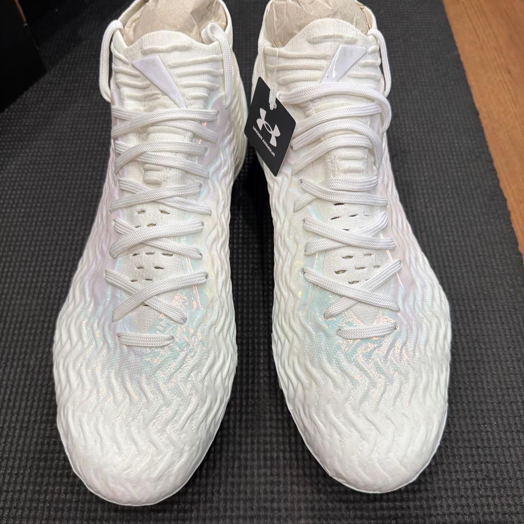 Under Armour ホワイト スパイク 新品タグ付き　28cm