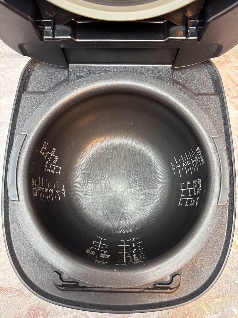 CQ318-タイガー TIGER 圧力IH 炊飯器 JPC-G100 ホワイト