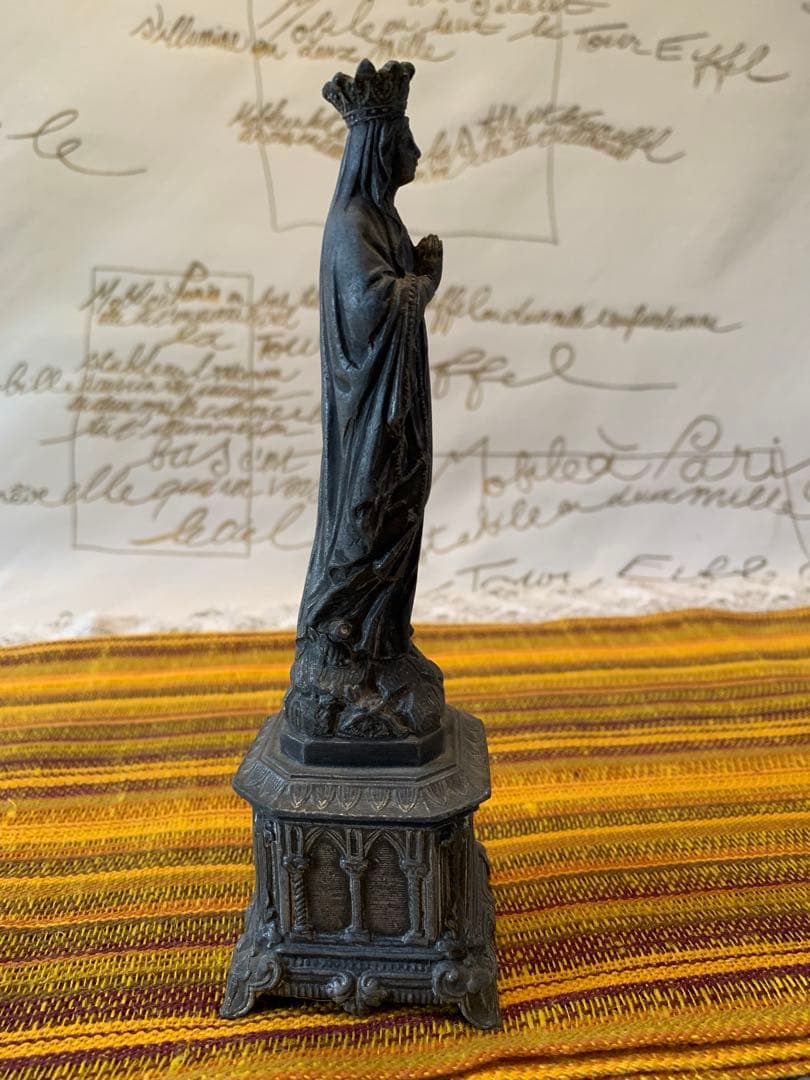 フランス製　アンティーク　真鍮製のマリア像　細かいディテールで凛とした立ち姿！