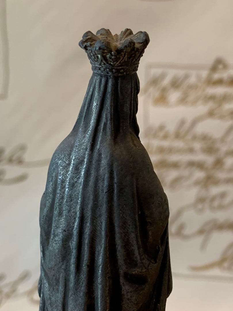 フランス製　アンティーク　真鍮製のマリア像　細かいディテールで凛とした立ち姿！