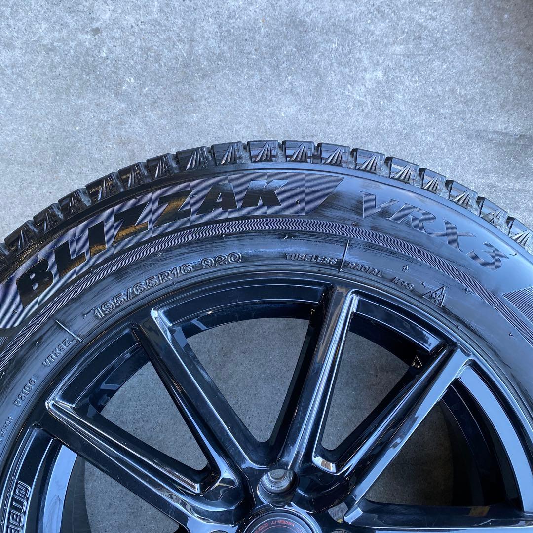 中古溝ありブリヂストンスタッドレスセット195/65R16 ライズ、ロッキー