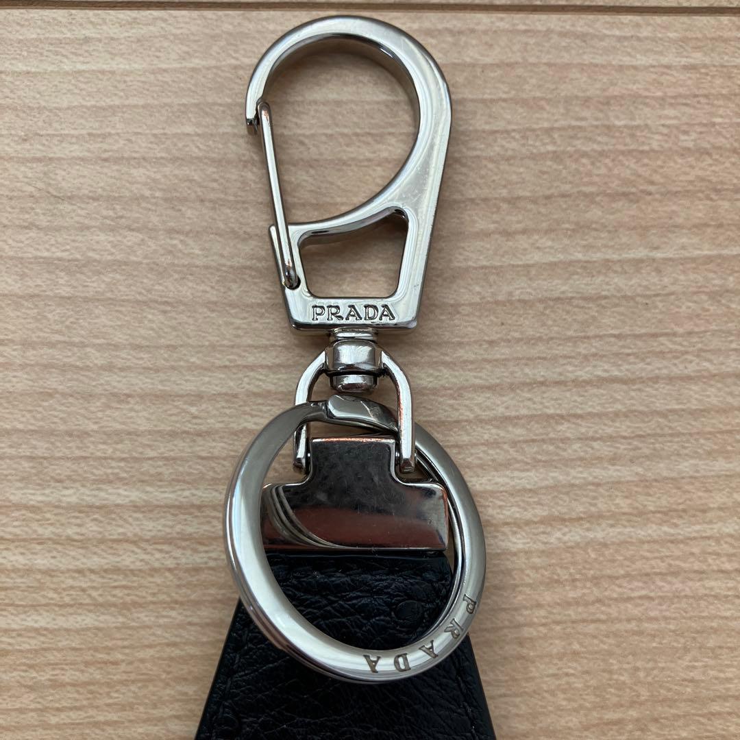 PRADA プラダ トライアングル ロゴ キーホルダー オーストリッチ ブラック