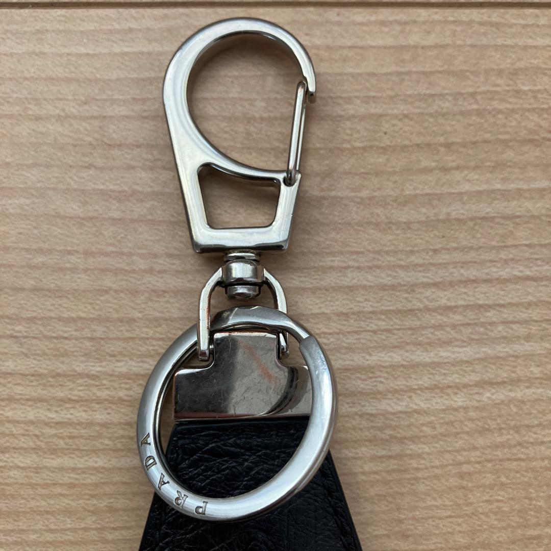 PRADA プラダ トライアングル ロゴ キーホルダー オーストリッチ ブラック