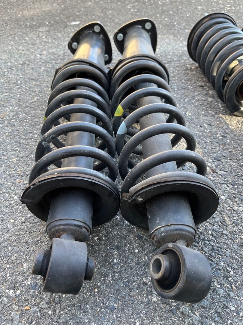 トヨタ サスペンションストラット 4本セット 200系　クラウン