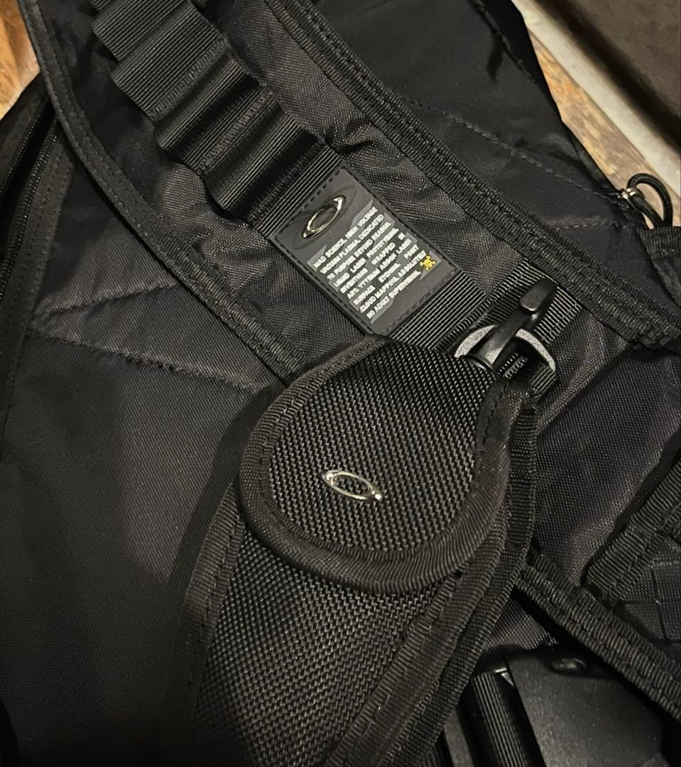 【美品】 OAKLEY ショルダーバッグ 00S Y2K アーカイブ オークリー