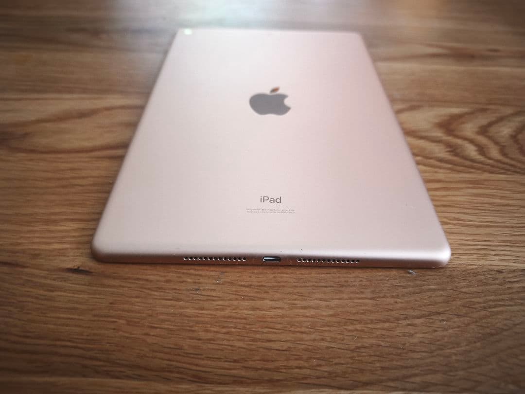 【美品】Apple iPad ゴールド　本体