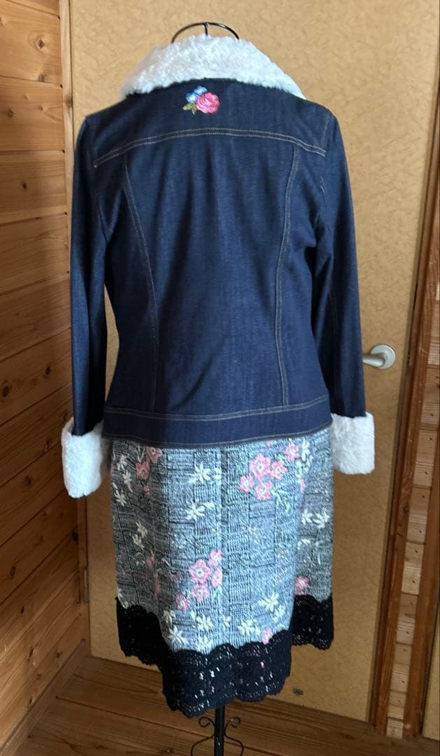 極美品⭐︎スーパービューティー　花柄刺繍デニムジャケット 40サイズ