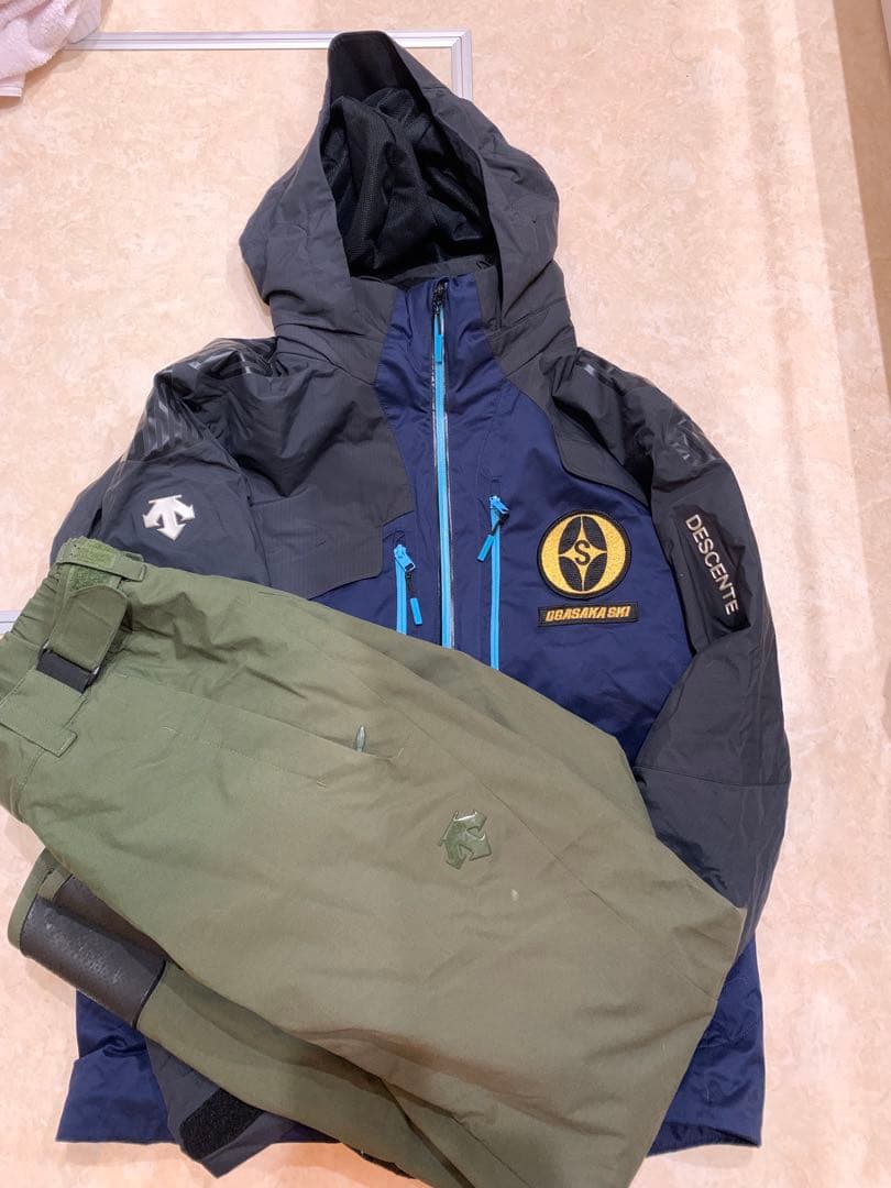 オガサカスキー デサント　チームウエア 上下セット　Ｌサイズ　スキーウェア