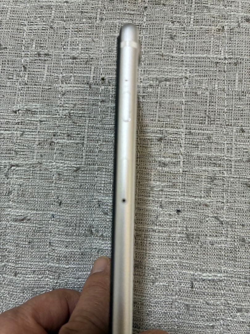 iPhone SE 2 (第２世代）　128ＧＢ　バッテリー80％. ホワイト