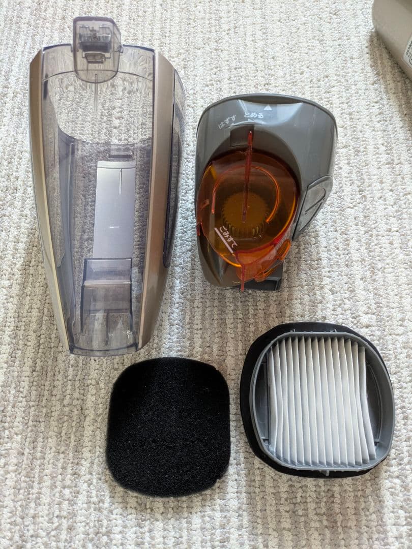 夜間飛行　ほぼ新品　日立充電式掃除機　PV-B200H シャンパンゴールド