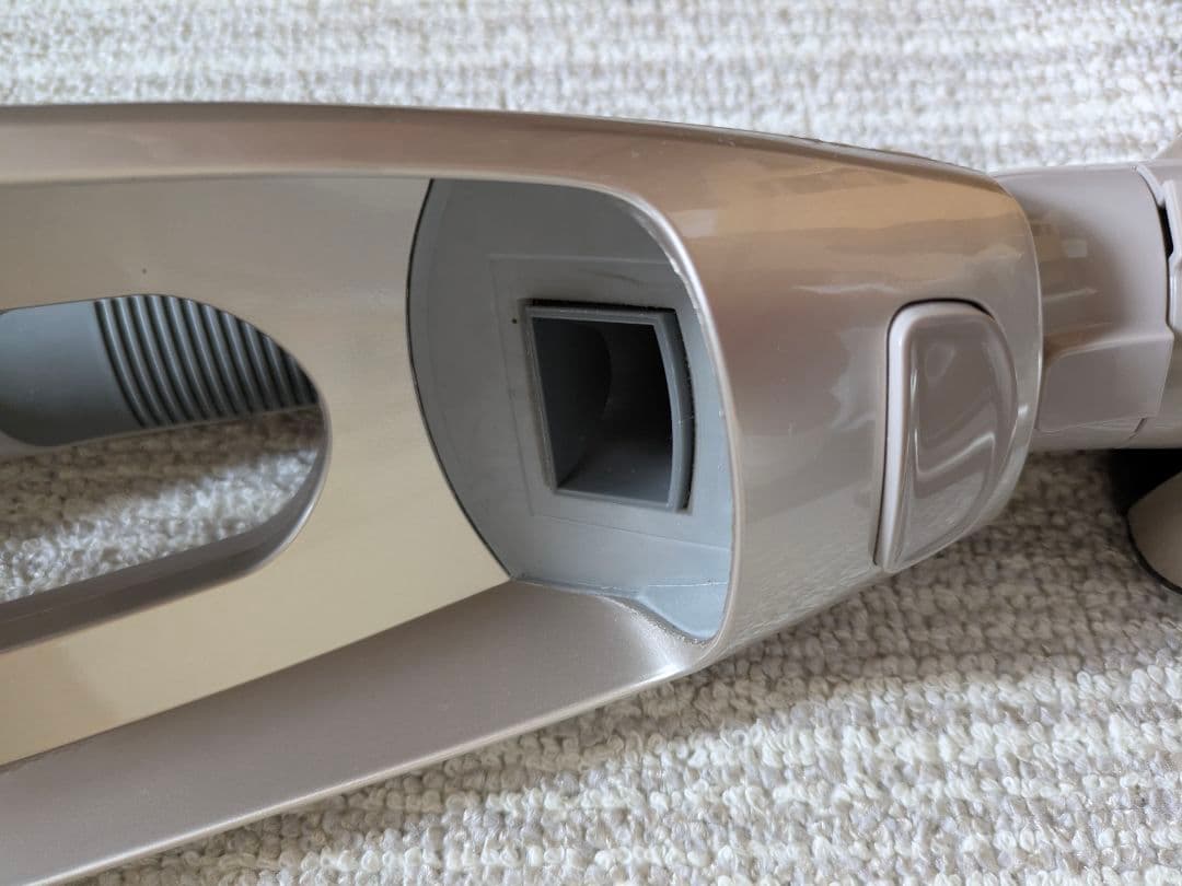 夜間飛行　ほぼ新品　日立充電式掃除機　PV-B200H シャンパンゴールド