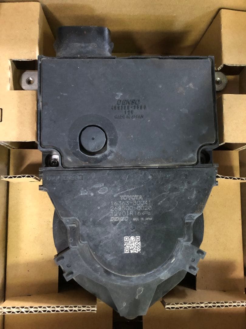 トヨタ 200系ハイエース ラジエータファンモーター 中古品