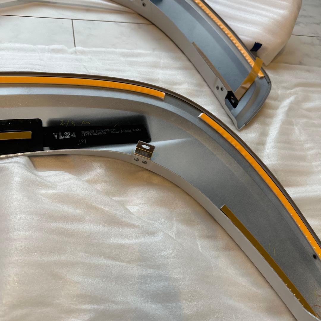 カローラクロス フロントフェンダー リア モデリスタ 新品未使用 白