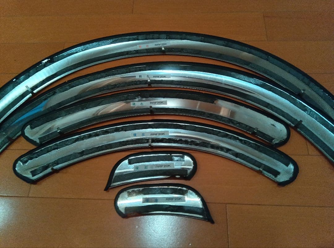 S*8様 美品ダイハツミラジーノL700Sホイールアーチカバーメッキオーバーフェ