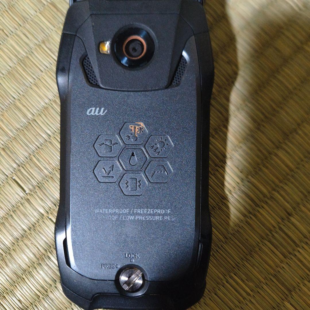 は*る様 GzOne TYPE-X 折りたたみ式携帯電話 本体