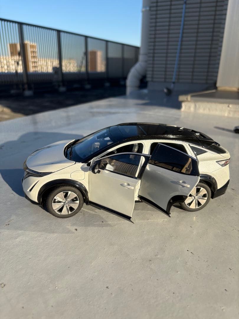 ミニカー 1/18 日産 ニッサン アリア ARIYA ホワイト　箱付