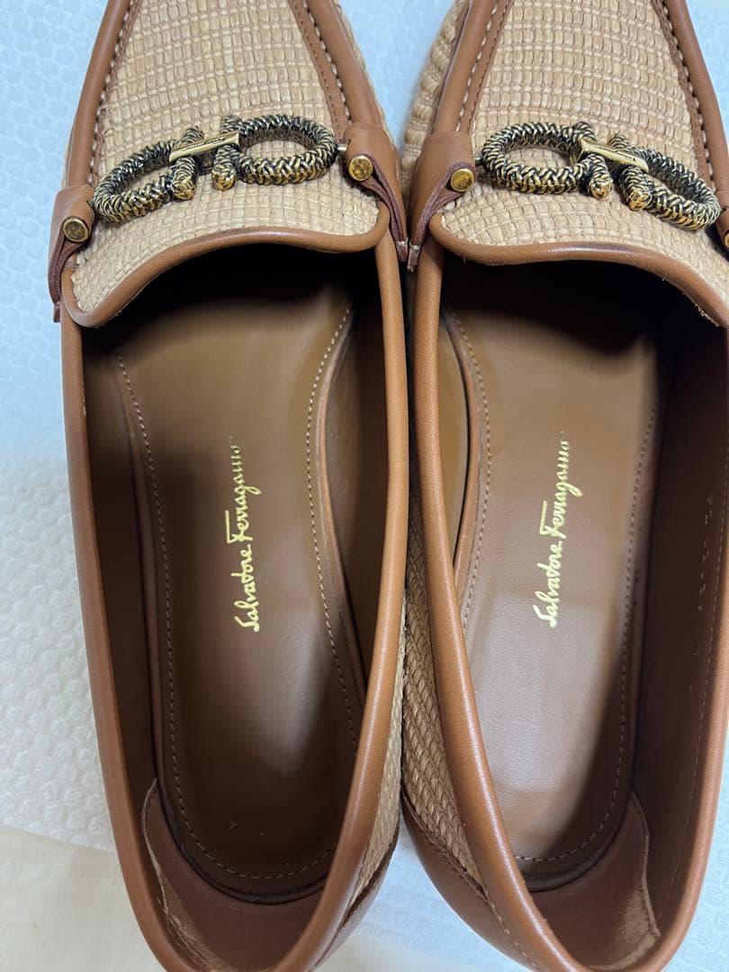 Salvatore Ferragamo ローファー 7 ベージュ　ガンチーニ