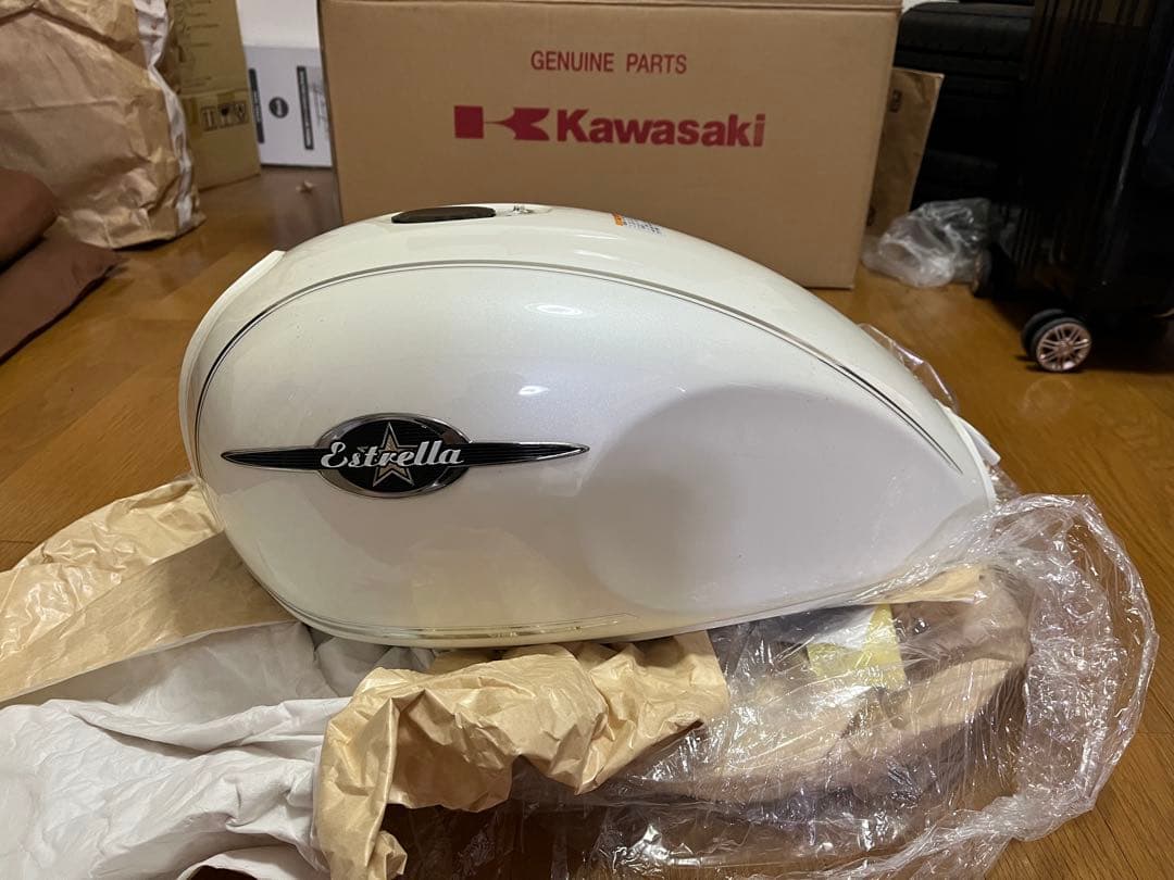 Kawasaki Estrella タンク 使用済み 凹み有り ホワイト