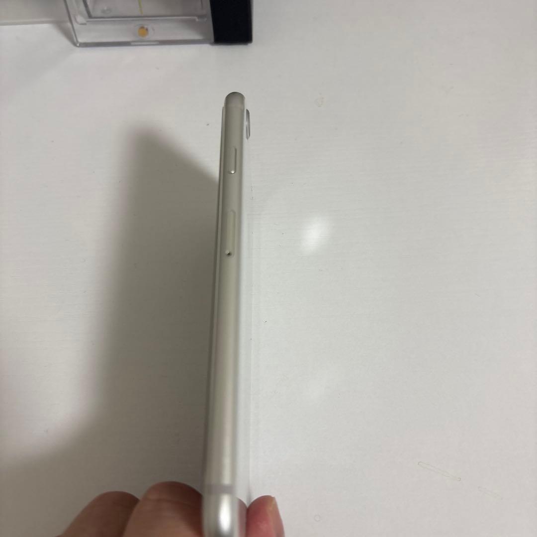 【美品】Apple iPhone 8 シルバー 本体