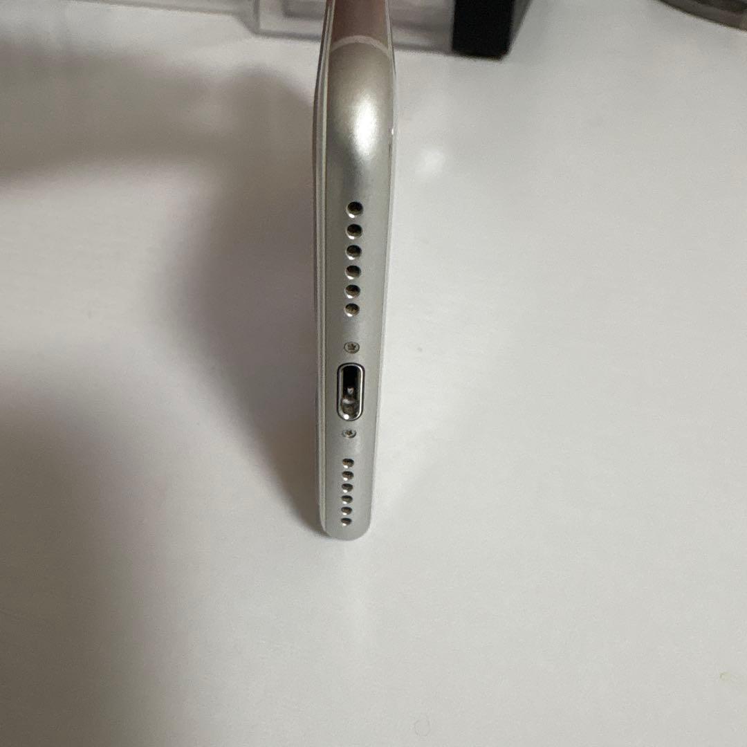 【美品】Apple iPhone 8 シルバー 本体