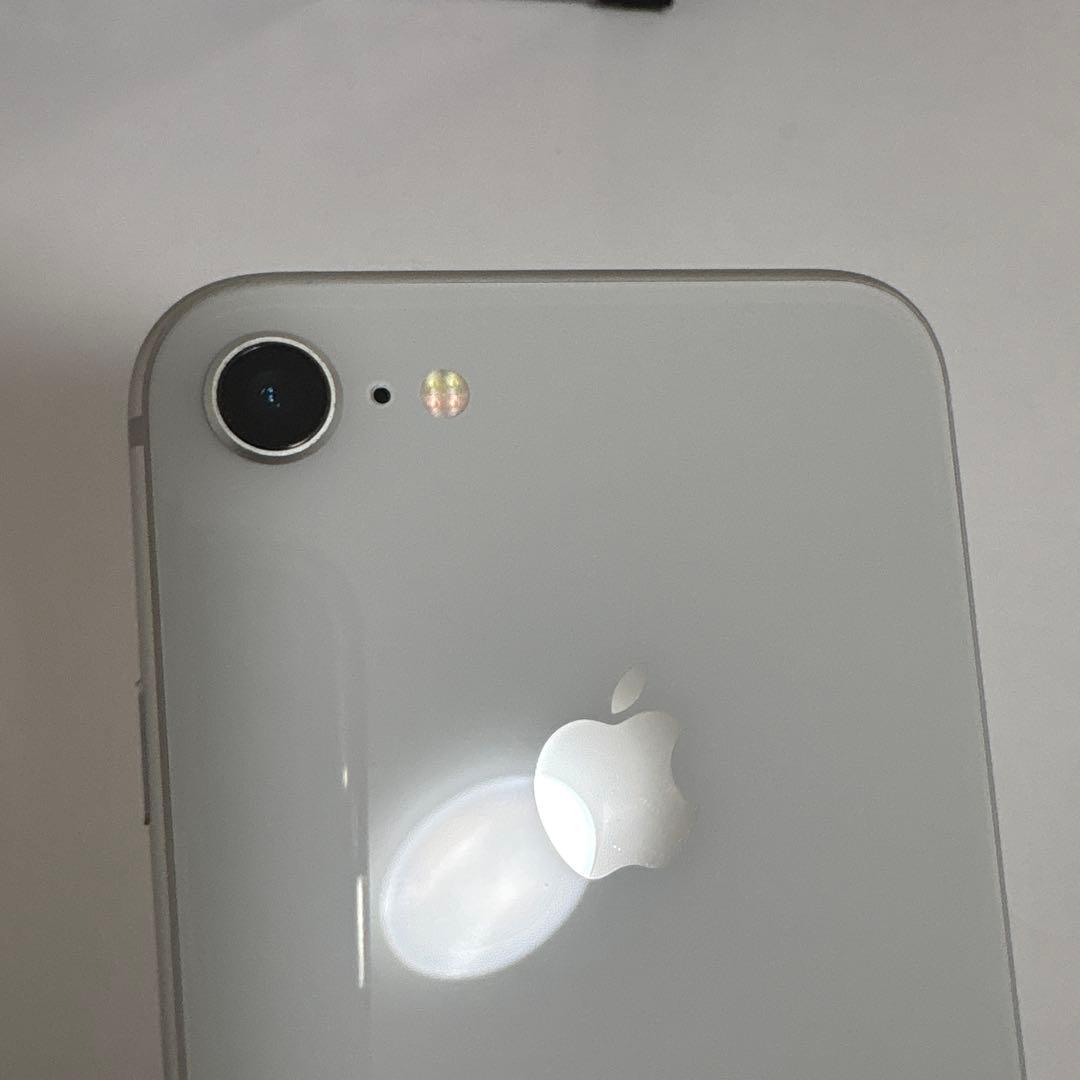 【美品】Apple iPhone 8 シルバー 本体