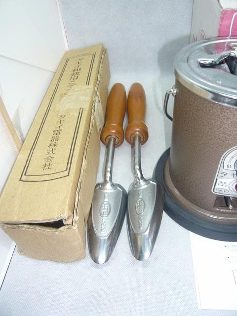 11日までお値引き中　美品　タキイ　ランプ付き　和裁こて　和裁コテ　鏝２本付