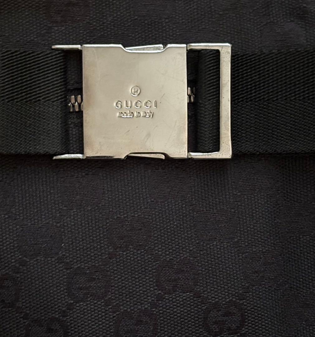 GUCCIボディバッグ