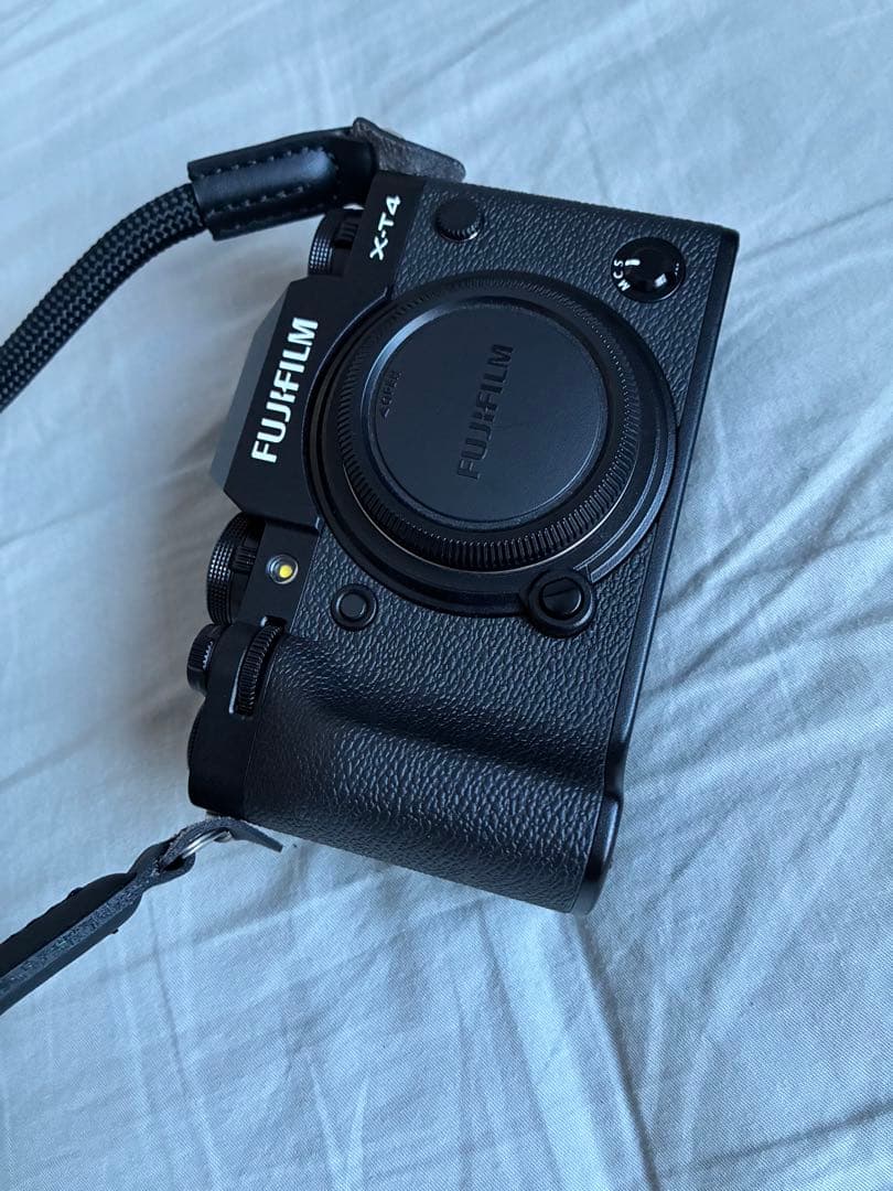 1435ショット‼️極美品 FUJIFILM X-T4 ボディ おまけ付き！！