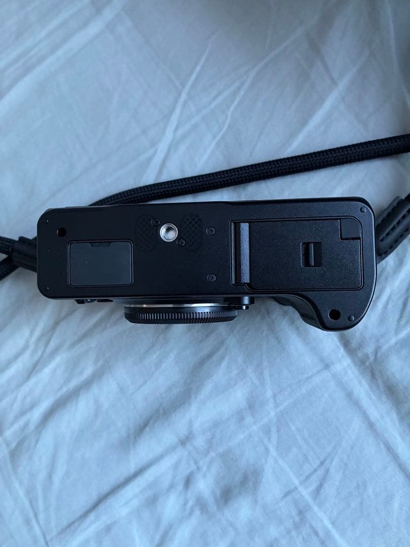 1435ショット‼️極美品 FUJIFILM X-T4 ボディ おまけ付き！！