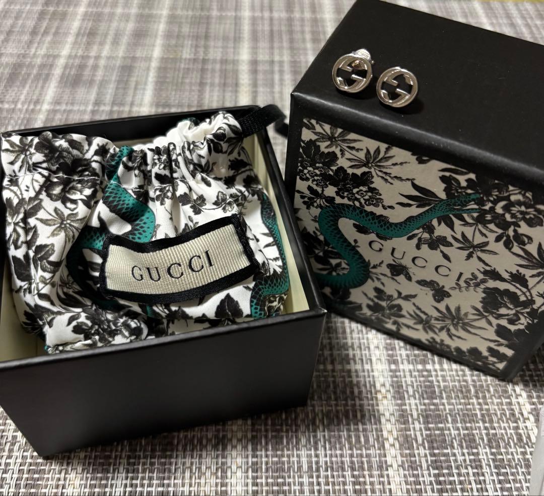 【美品】GUCCI インターロッキングG 両耳ピアス 保存袋付　シルバー