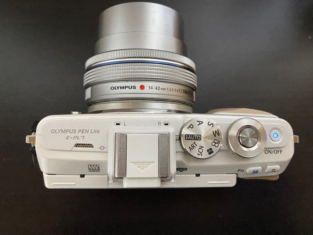 OLYMPUS PEN ホワイト ミラーレス一眼 14-42mmレンズ