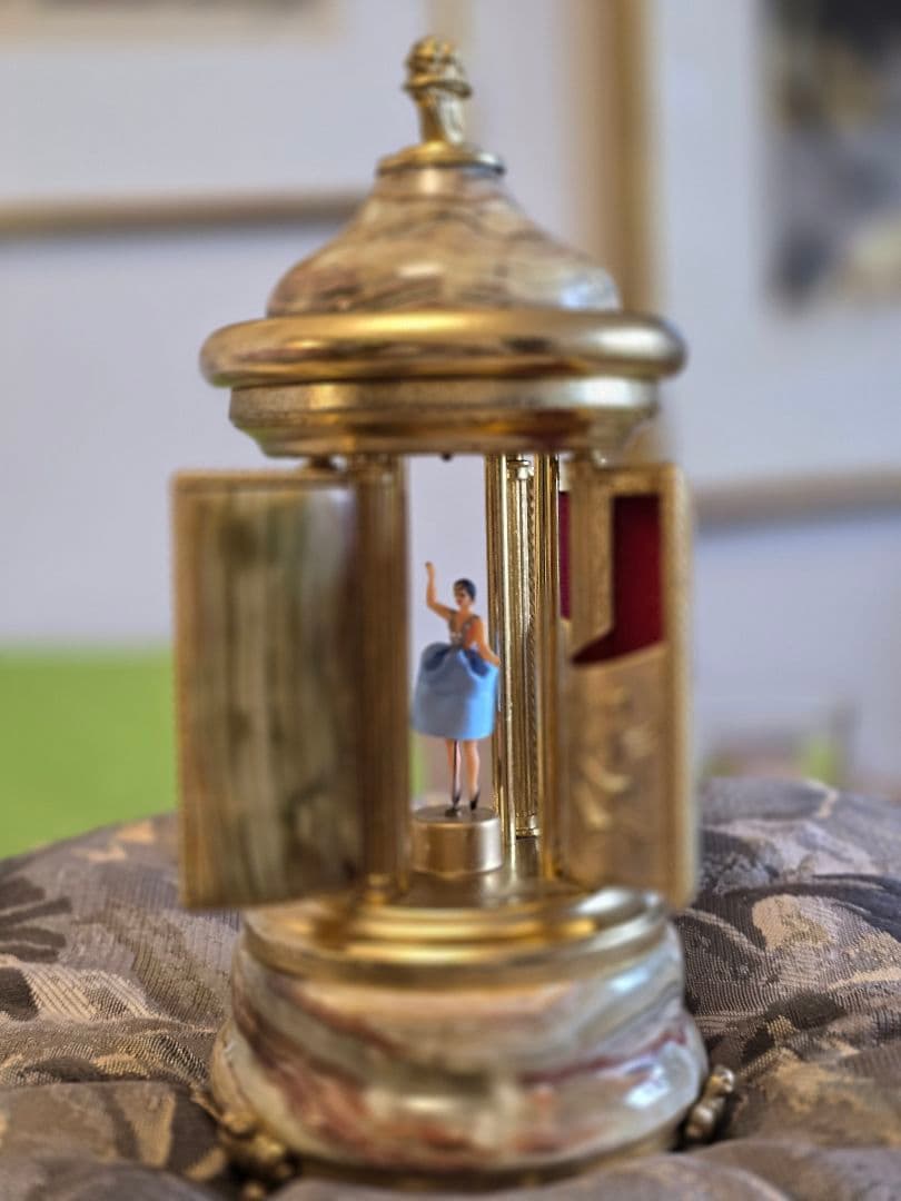 金箔・大理石　REUGE製オルゴール　バレエダンスフィギュア付き大理石装飾品