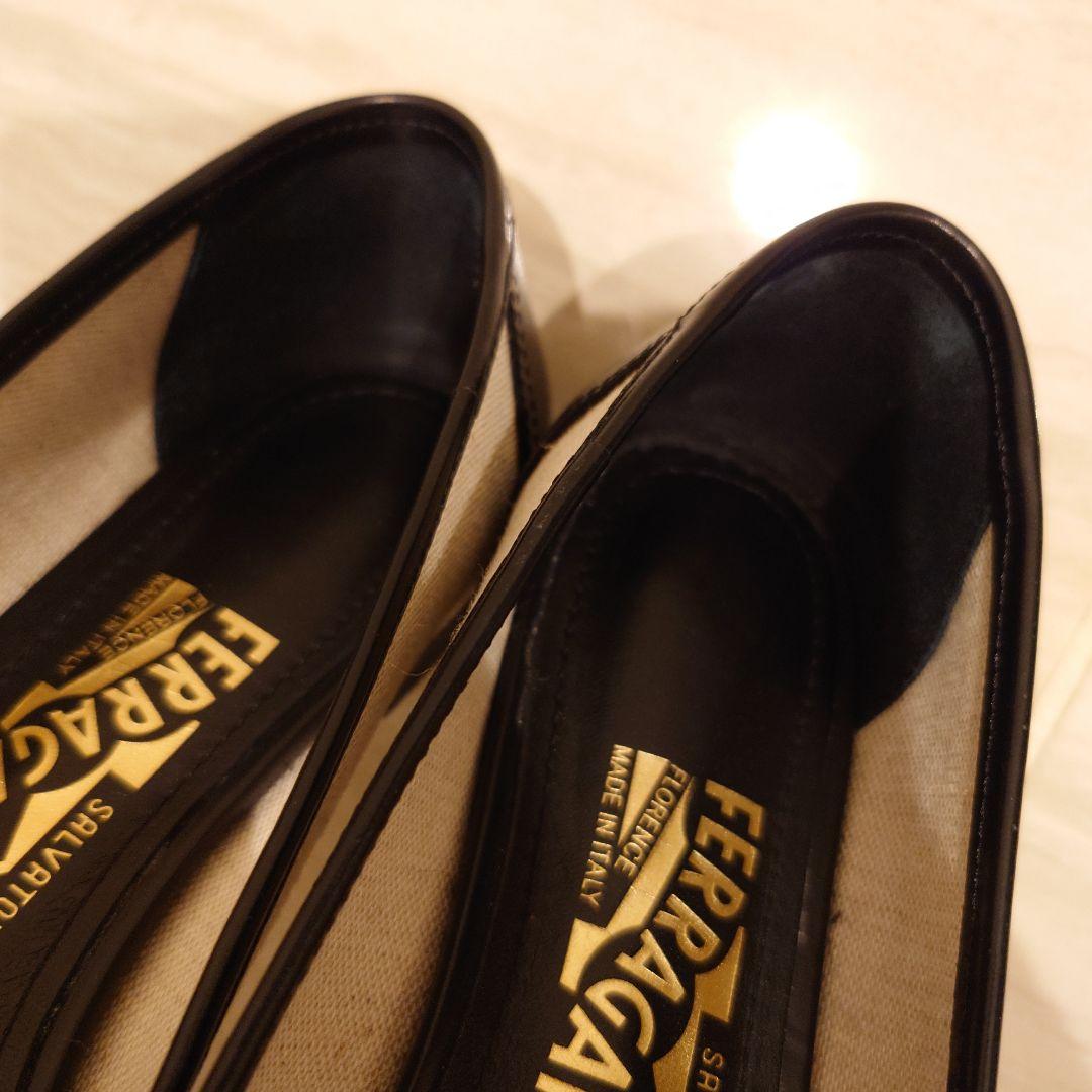 Ferragamo フラットシューズ ベージュ/ブラック