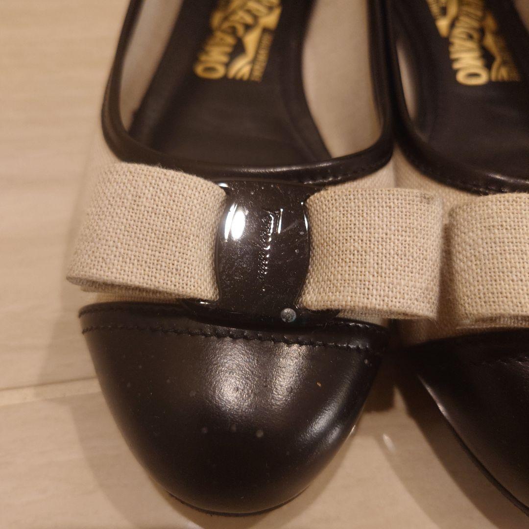 Ferragamo フラットシューズ ベージュ/ブラック