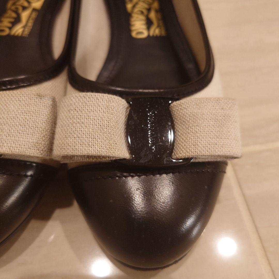 Ferragamo フラットシューズ ベージュ/ブラック