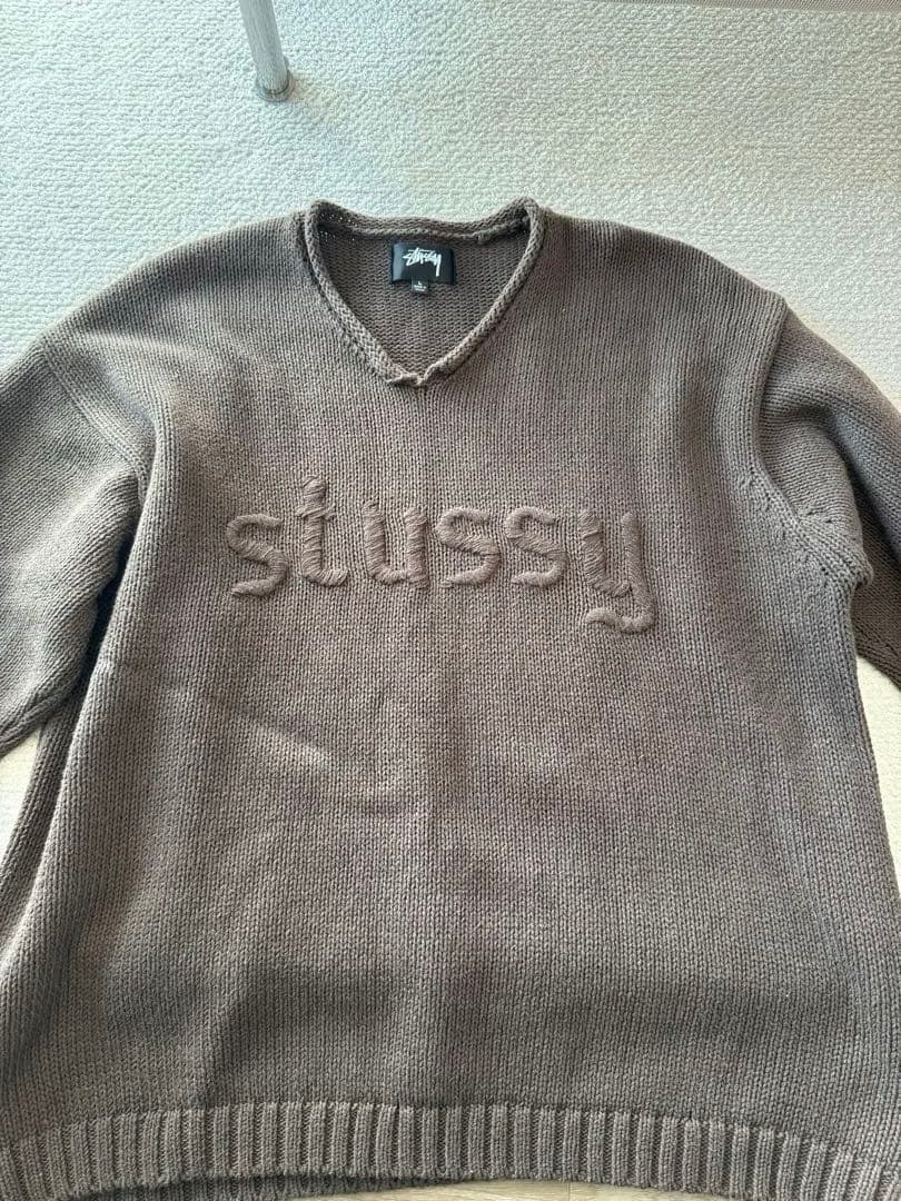 トップス Stussy Roll V Neck Logo Sweater Brown